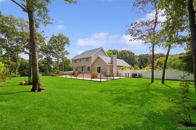7 Sander Court, Middle Island, NY 11953