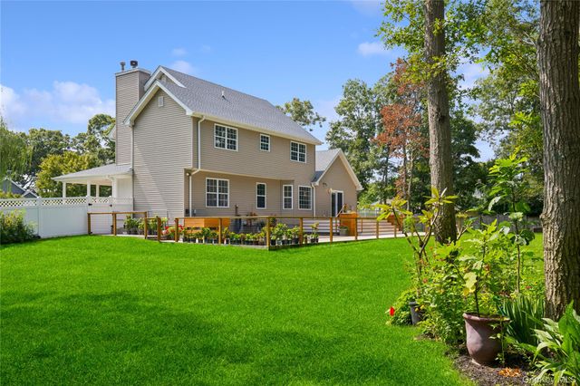 7 Sander Court, Middle Island, NY 11953