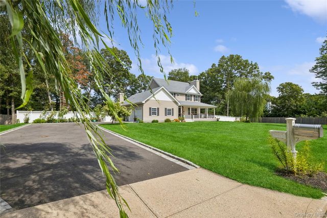 7 Sander Court, Middle Island, NY 11953