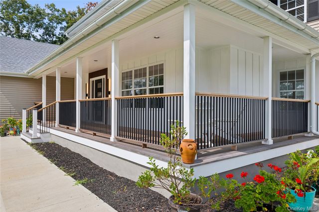 7 Sander Court, Middle Island, NY 11953
