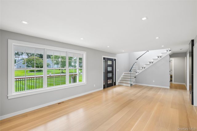 7 Sander Court, Middle Island, NY 11953