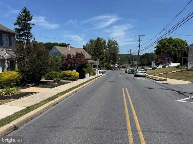 25 W MADISON ST, Mohnton, PA 19540