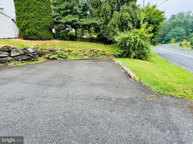 25 W MADISON ST, Mohnton, PA 19540