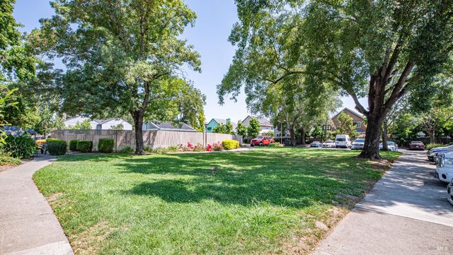 418 Occidental Cir, Santa Rosa, CA 95401