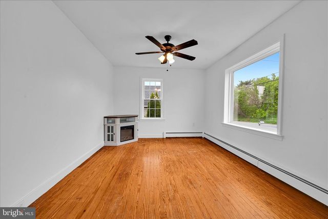 4381 DIVISION HWY, East Earl, PA 17519