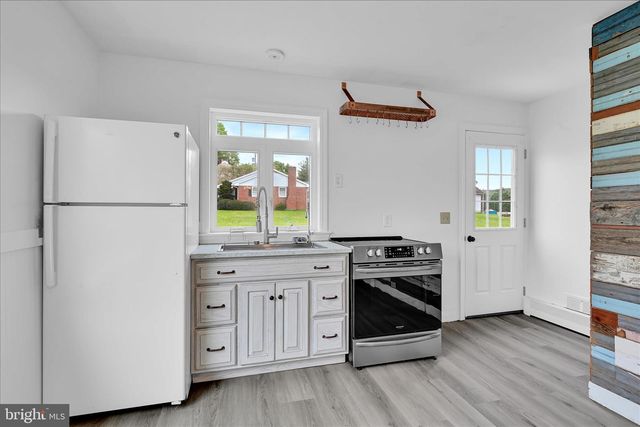 4381 DIVISION HWY, East Earl, PA 17519