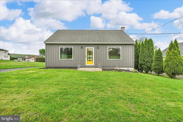 4381 DIVISION HWY, East Earl, PA 17519