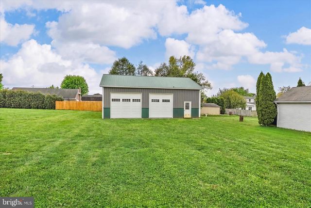 4381 DIVISION HWY, East Earl, PA 17519