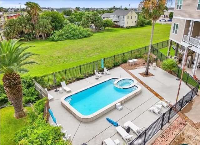 1010 Lillian Lane, Galveston, TX 77554