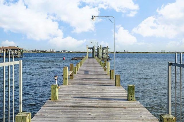 1010 Lillian Lane, Galveston, TX 77554