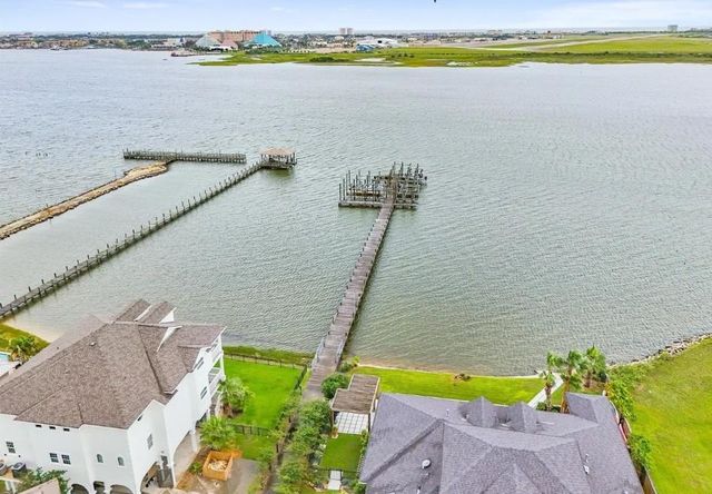 1010 Lillian Lane, Galveston, TX 77554
