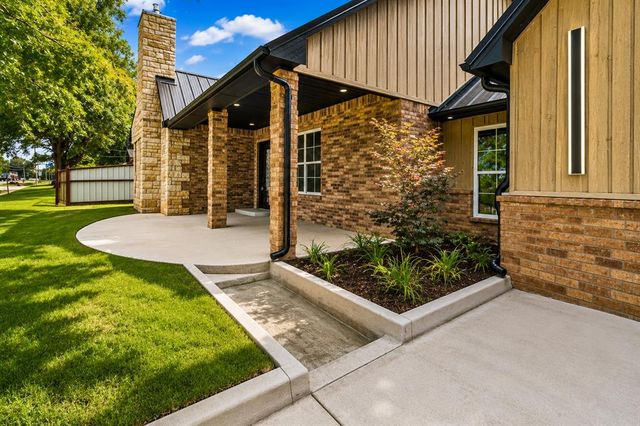 2925 N Choctaw Road, Choctaw, OK 73020