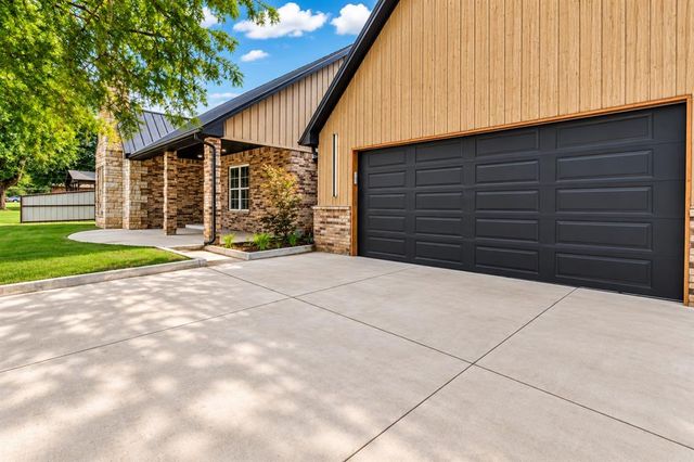 2925 N Choctaw Road, Choctaw, OK 73020