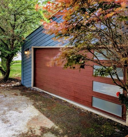 9646 Wooded Path Drive, Palos Hills, IL 60465