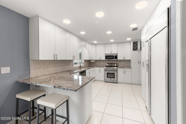 27 Tracy Drive, Manalapan, NJ 07726