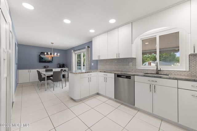 27 Tracy Drive, Manalapan, NJ 07726