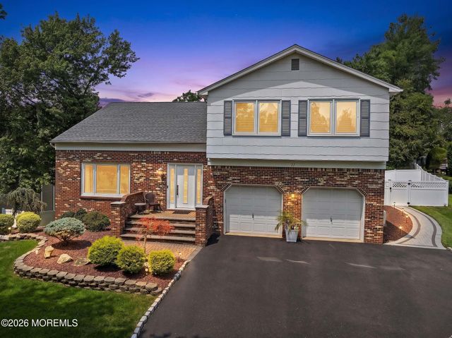 27 Tracy Drive, Manalapan, NJ 07726