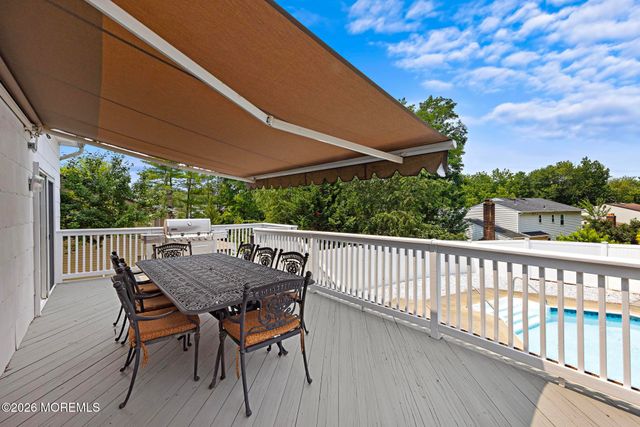 27 Tracy Drive, Manalapan, NJ 07726