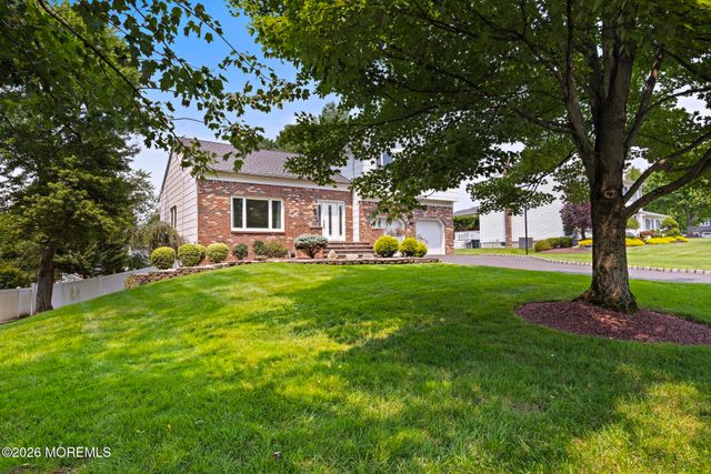 27 Tracy Drive, Manalapan, NJ 07726
