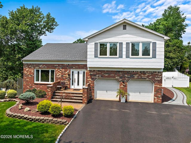 27 Tracy Drive, Manalapan, NJ 07726