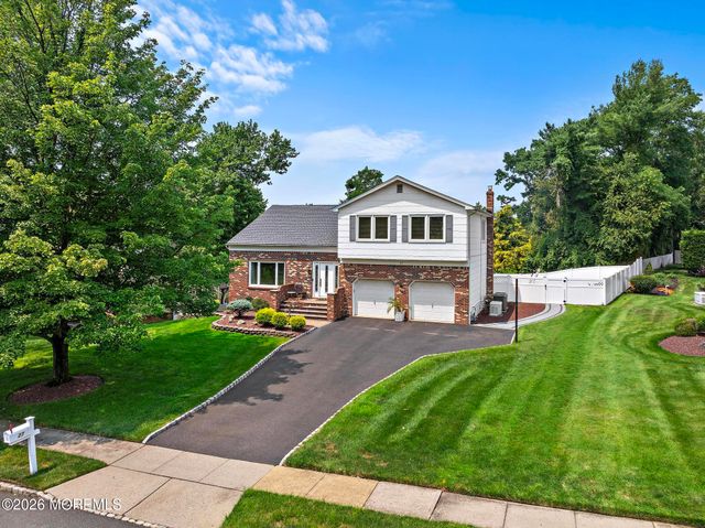 27 Tracy Drive, Manalapan, NJ 07726
