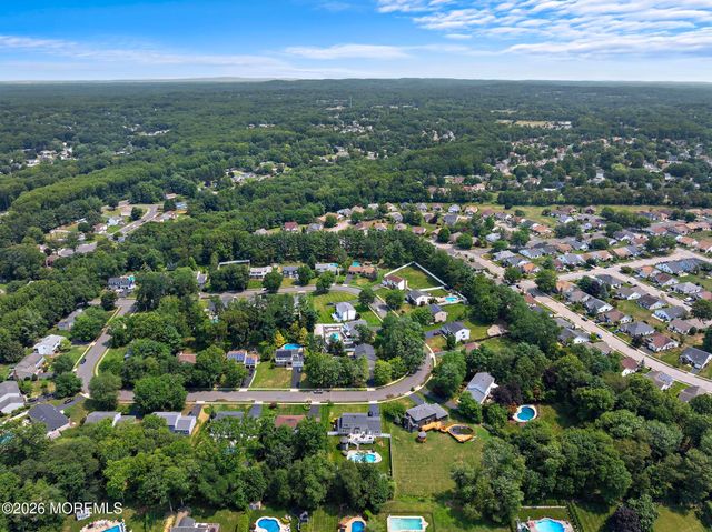 27 Tracy Drive, Manalapan, NJ 07726
