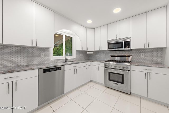 27 Tracy Drive, Manalapan, NJ 07726