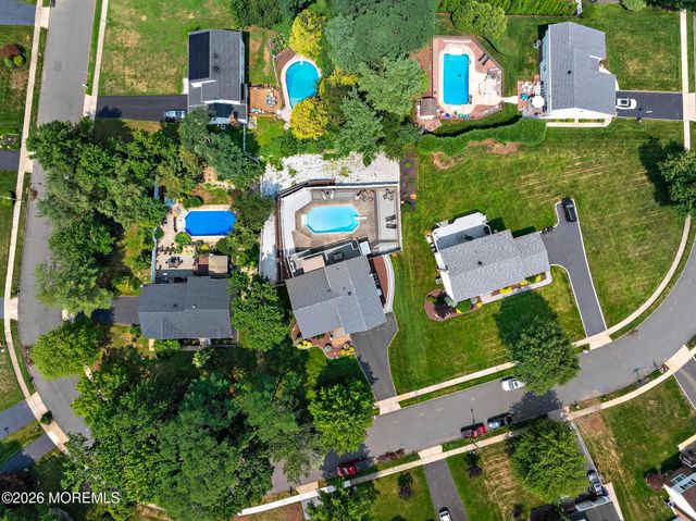 27 Tracy Drive, Manalapan, NJ 07726