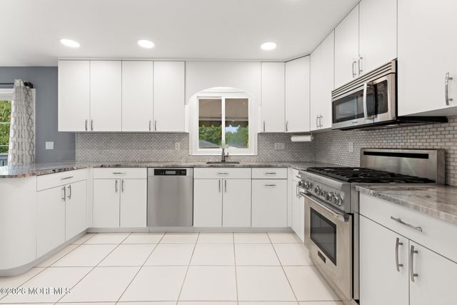 27 Tracy Drive, Manalapan, NJ 07726