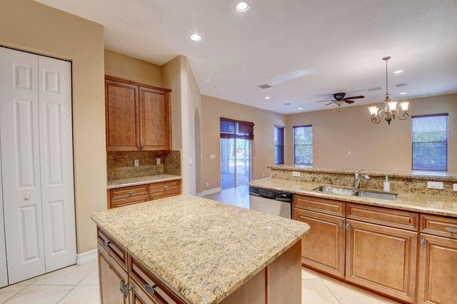 8800 COBBLESTONE POINT Circle, Boynton Beach, FL 33472