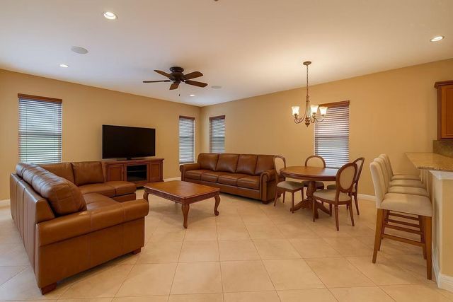8800 COBBLESTONE POINT Circle, Boynton Beach, FL 33472