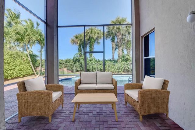8800 COBBLESTONE POINT Circle, Boynton Beach, FL 33472