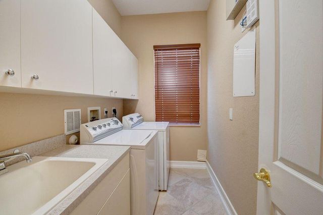 8800 COBBLESTONE POINT Circle, Boynton Beach, FL 33472
