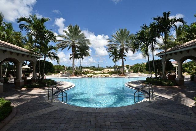8800 COBBLESTONE POINT Circle, Boynton Beach, FL 33472