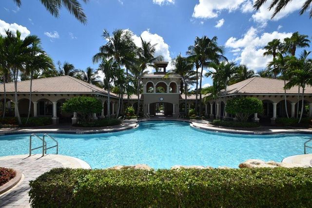 8800 COBBLESTONE POINT Circle, Boynton Beach, FL 33472