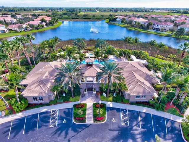 8800 COBBLESTONE POINT Circle, Boynton Beach, FL 33472