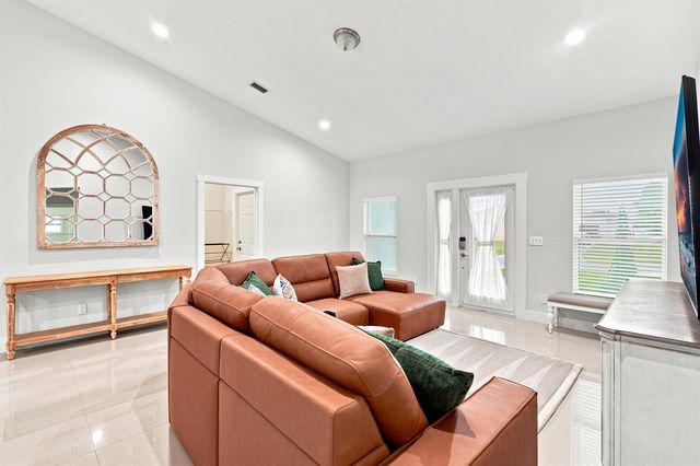 3242 SW ESCAROLE Street, Port St. Lucie, FL 34953