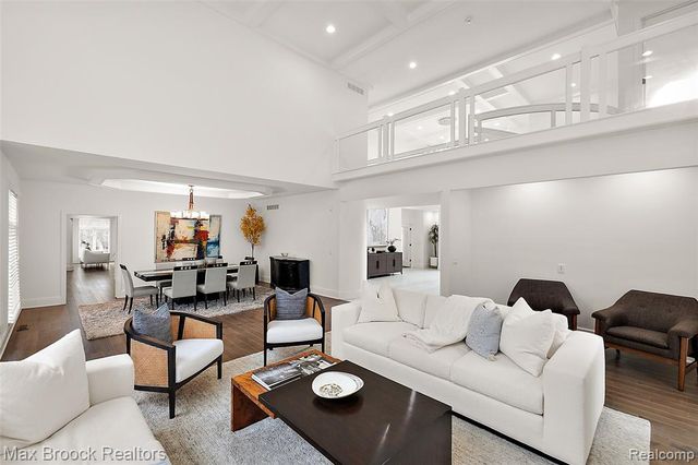 7515 Hiddenbrook Lane, Bloomfield Hills, MI 48301