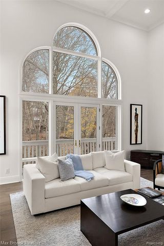 7515 Hiddenbrook Lane, Bloomfield Hills, MI 48301