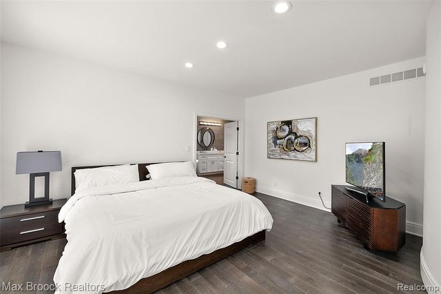 7515 Hiddenbrook Lane, Bloomfield Hills, MI 48301