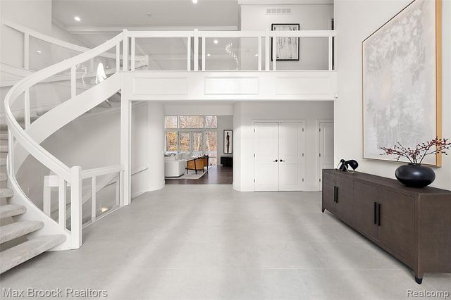 7515 Hiddenbrook Lane, Bloomfield Hills, MI 48301