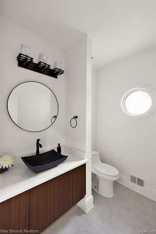 7515 Hiddenbrook Lane, Bloomfield Hills, MI 48301