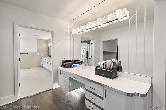 7515 Hiddenbrook Lane, Bloomfield Hills, MI 48301