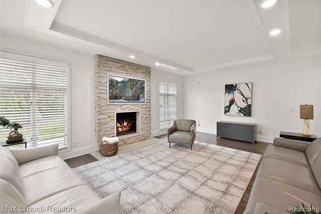 7515 Hiddenbrook Lane, Bloomfield Hills, MI 48301