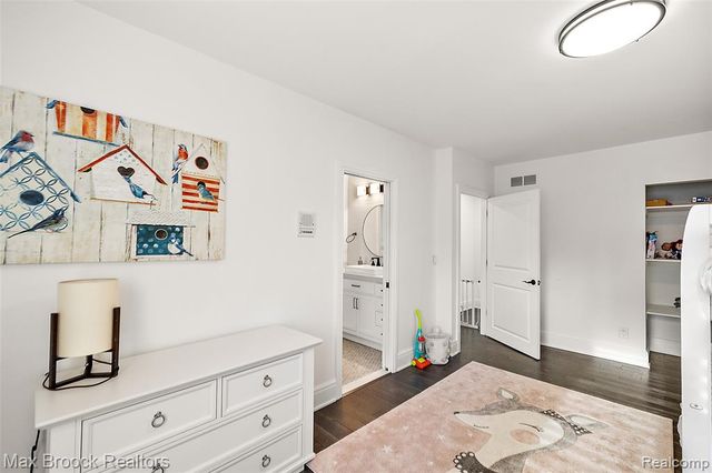 7515 Hiddenbrook Lane, Bloomfield Hills, MI 48301