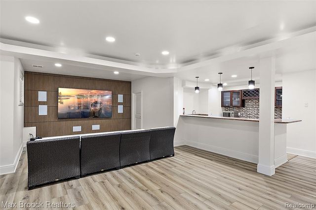 7515 Hiddenbrook Lane, Bloomfield Hills, MI 48301