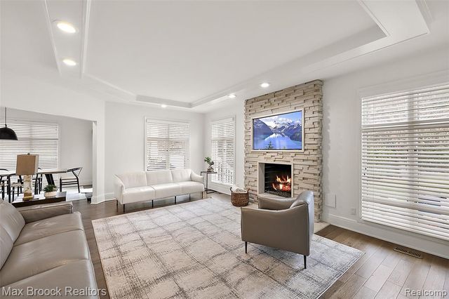 7515 Hiddenbrook Lane, Bloomfield Hills, MI 48301