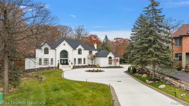 7515 Hiddenbrook Lane, Bloomfield Hills, MI 48301