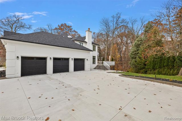 7515 Hiddenbrook Lane, Bloomfield Hills, MI 48301