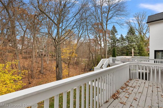 7515 Hiddenbrook Lane, Bloomfield Hills, MI 48301